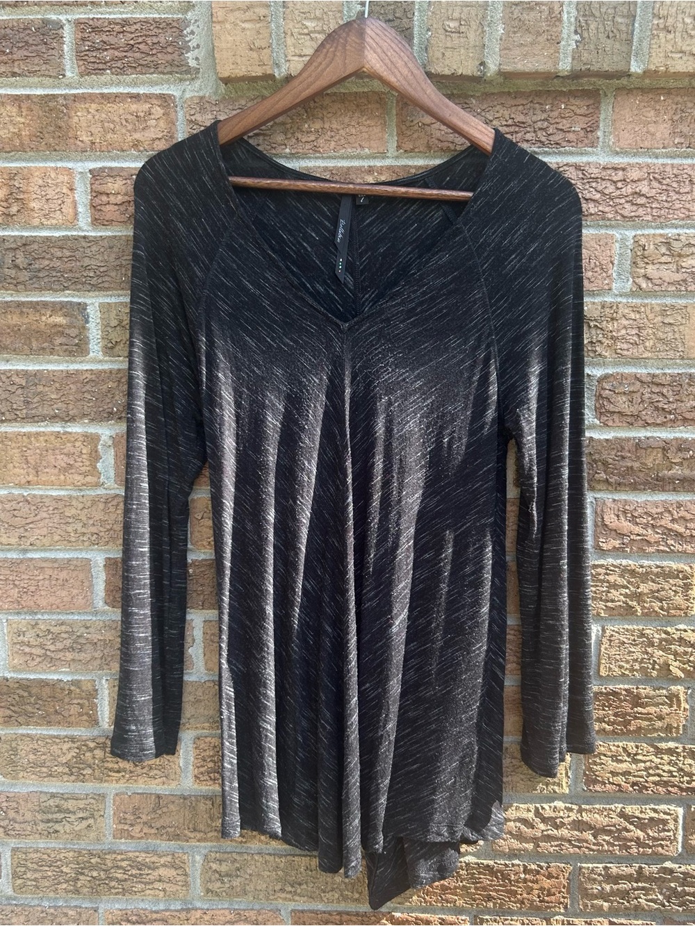 Bellatrix size large Women's Black V-Neck Long Sleeve Top